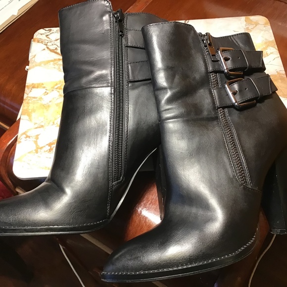Le Chateau Black PU booties 7 - Picture 1 of 6